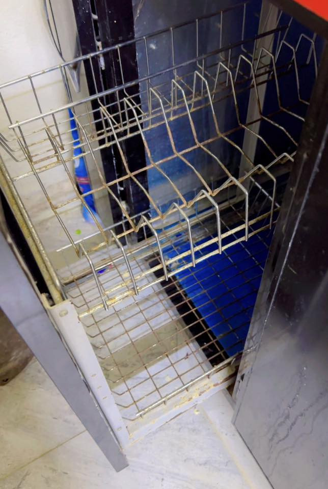 قطعتين كاونتر احمر واسود المرمر الاصلي الثقيل قطعتين  200 بغداد مدينة الصدر قطاع 15 
***********
