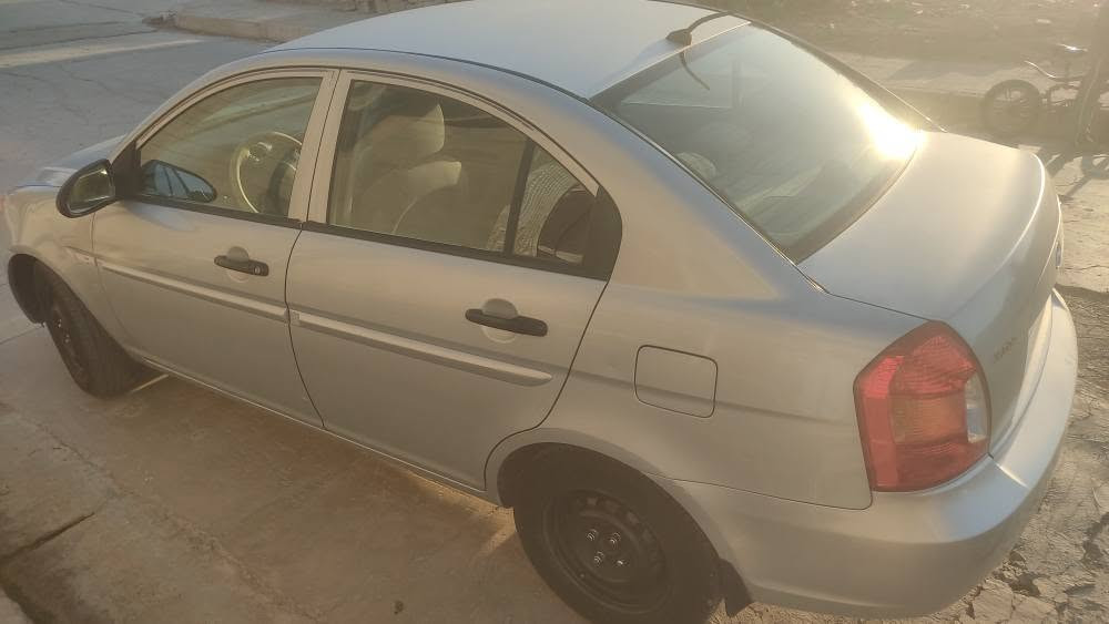 اكسنت 2008 گير عادي السيارة رقم أربيل 
بسمي أنا في كركوك..صبغ بسيط واضح بالصورة السعر 80. ورقة 

***********
