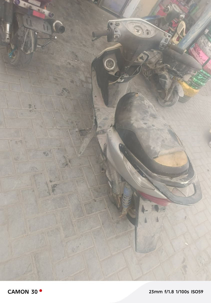 ثعلب الدراجه نقصه تجفيت فقط
كامله غراضه بس شد بوشه وبستم وشغل فاتح المكينه غراض بالجنطه 
السعر 150 قفل قفل قفل 
الدوره ابو دشير الدراجه نضيفه حيل 
اتصال ***********
