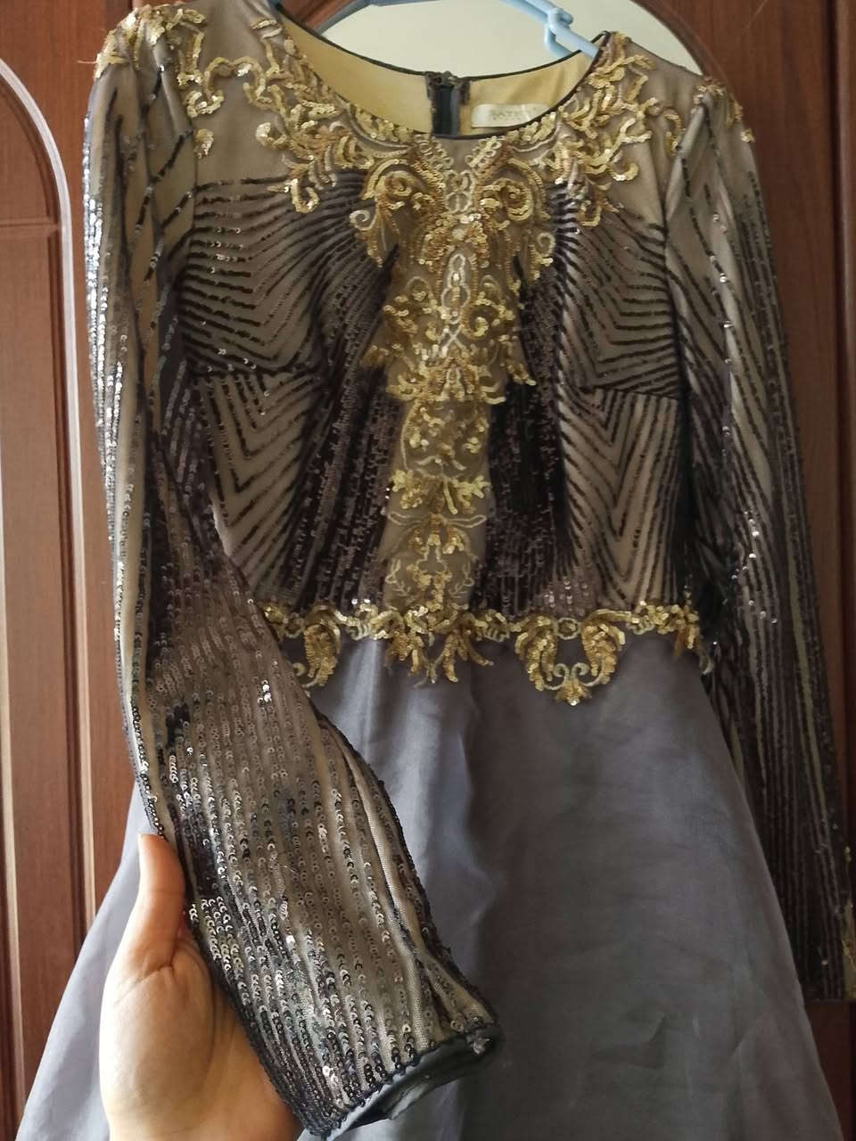 فستان مناسبات للبيع 
قياس ٤٠ /٤٢ ملبوس مرتين 

وبي بطانه ثكيله 

فقط يحتاج كوي ب اوتي بخار 

اكو توصيل ٥


**إذا كنت صاحب هذا الإعلان وتريد حذفه لأي سبب، رجاءا أرسل رسالة إلى الدعم الفني**