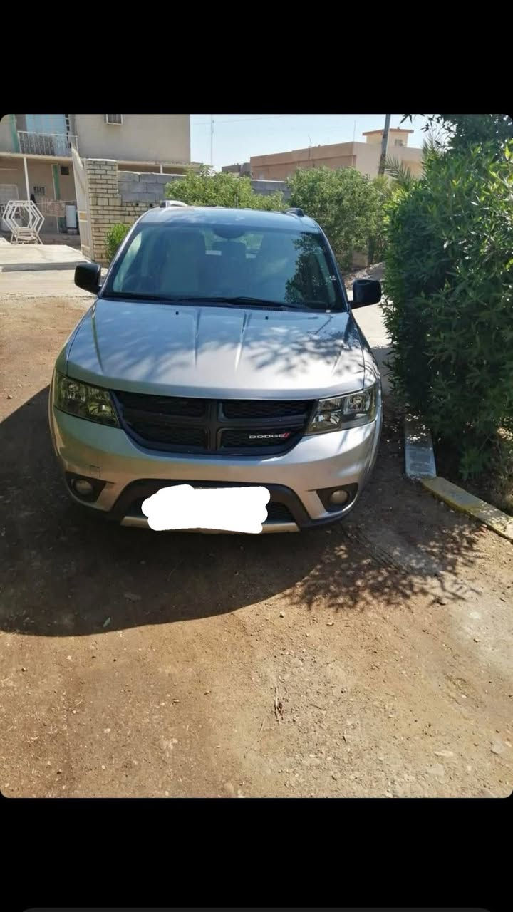 Dodge journey (3.6L) 
2018 sxt 
4*4
دوج جورني ٦سلندر 
٧ راكب
تبريد ٣قطع
تشغيل عن بعد 
فور ويل 
رقم شمالي (سليمانية ) سنوية منتهية
فول مواصفات عدى الفتحه
بيها فقط دعامية 
حادثها  بالصور 
السعر ١٦٥ وبيها مجال
مكان السيارة  
بغداد الرصافة  
***********
