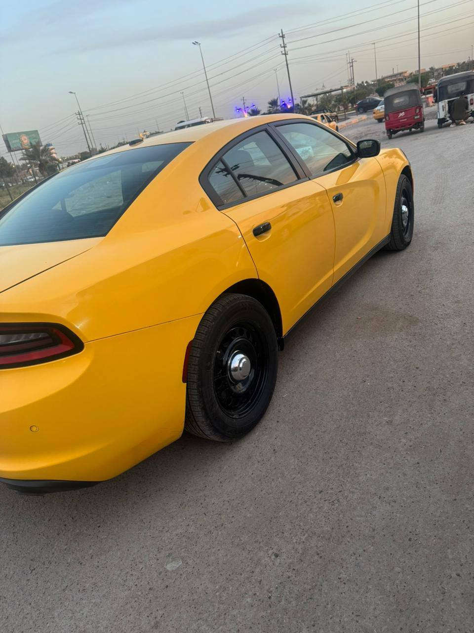 السلام عليكم جارجر مديل 2021 حادث بنيد وجاملق امامي بدون دواخل ولباقي كفاله ماشيه 130 السياره جاهزه تبريد حداديه ***********   /***********
