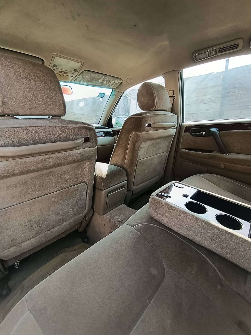 السلام وعليكم. ملكه تسجيل جديد رقم انكليزي بصره مديل 2001السياره فول عده الفتحه اربع دكم الثلاجه شغاله التبريد الخلفي شغال البرده الخلفيه شغاله السياره نضيفه بعمنا الكلمه وتجي وأتشوف المكينه الديفور الجبير صاحب السنويه قريب علينا كلشي شغال شاشه تبريد   فقط كصه قماره السعر 123وبيهه مجال حك الجيه مكان السياره بصره قضاء المدينه رقم الهاتف ***********
