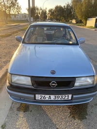 فيكترا • ١٩٩٠ • محرك ١٨٠٠