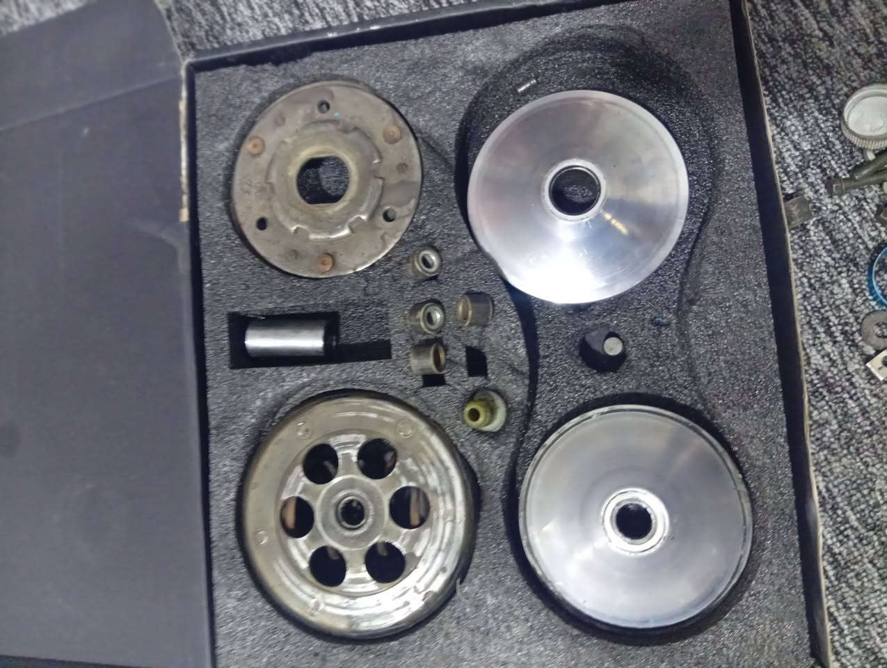 سلام عليكم شباب
كلجات ماكس اصلي بلادي 
دبل خلفي شغال 
خرز بلادي 5غرام 
تعلاكه 
صالنصه بلادي,,***********
