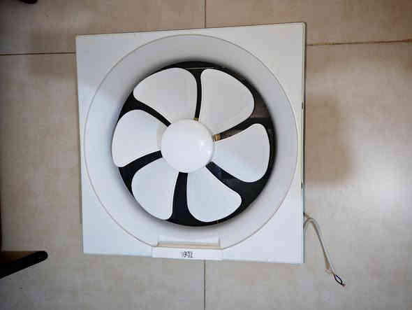 بلازمه الجي LG وكاله مصري مو صيني الي بسوك
 انطيك بيها ضمان سبوع وتجي تاخذها من البيت اخت الجديده
وياها مفرغه جديد استخدام قليل الاسفسار ***********
***********
