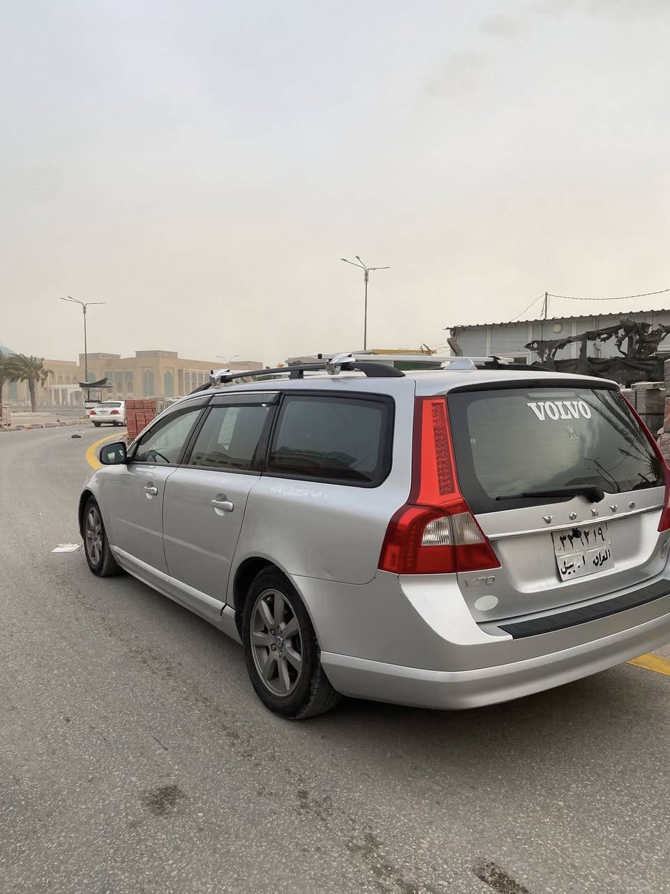 السلام عليكم
سيارة للبيع فولفو V70
 موديل 2011لون سلفر
محرك 5 سلندر تربو 2500 بلادي
المواصفات 
شاشه اندرويد + كامره خلفي 
تبريد تدفئه كله شغال 
سايد بريك كهربائي
تدفئه كشنات 
تبريد قطعتين
جام 4 اوتو
لايت عدسه زنون بلادي 
رقم اربيل 
مكان السياره نجف 
 السعر 88$  وبيه مجال للشراي
للتواصل والستفسار
***********
