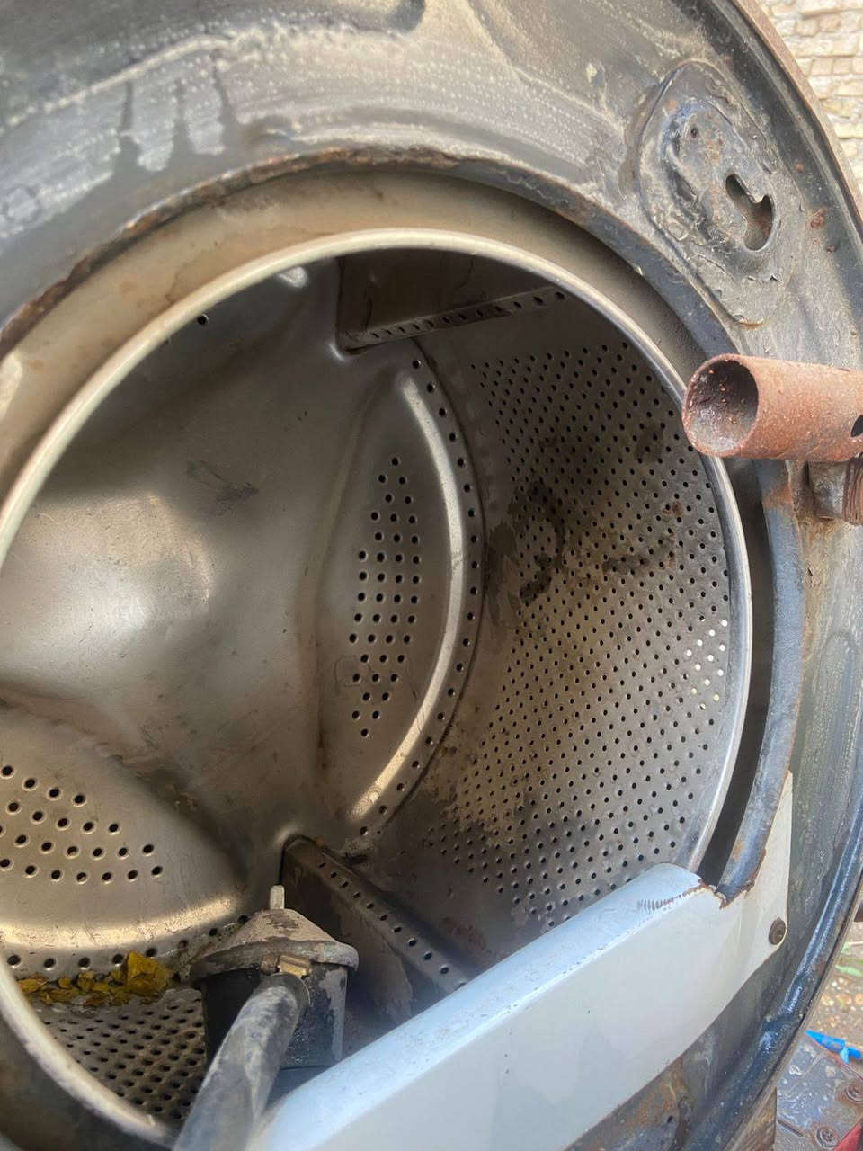 السلام عليكم
شباب عربانه مال حب وجبس 

متروكه صارلها سنه الماطور والكهرباء شغاله

يحتاجلها ترتيبات بسيطه متكلفك ٢٥

عارضها ب١٧٥ وبيها مجال شي بسيط

مكاني بغداد الاعضمية ***********
