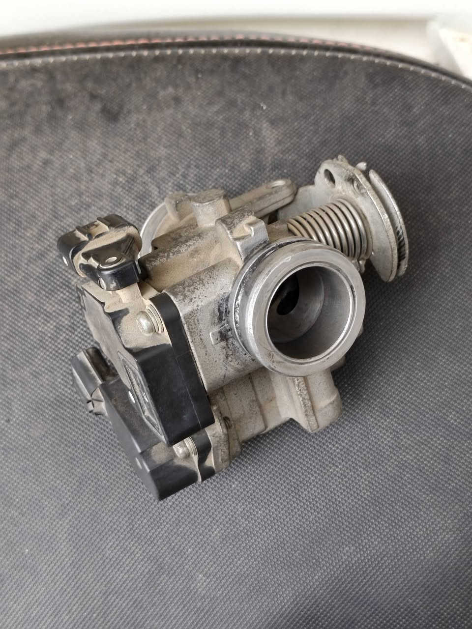 سلام عليكم
غراض مال تفصيخ 
جويتر سكنس فيشتين ياباني بلادي
وجويتر سكنس فيشة وحدة كوري رياضي حجم 36
ونوزل سكنس 6 زروف بلادي 
و صالنصة سكنس لد نقصها بس كفر
للاستفسار واتساب ***********
