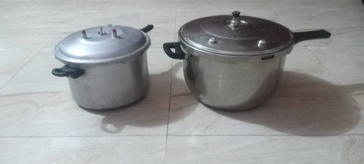 جدوره ضغط للبيع الكبير رتفاع 25سانتيم العرض35 سانتيم الصغير 22سانتيم العرض 28 سانتيم اسعر50قفل الرقم *********** العنوان بغداد الشعب
