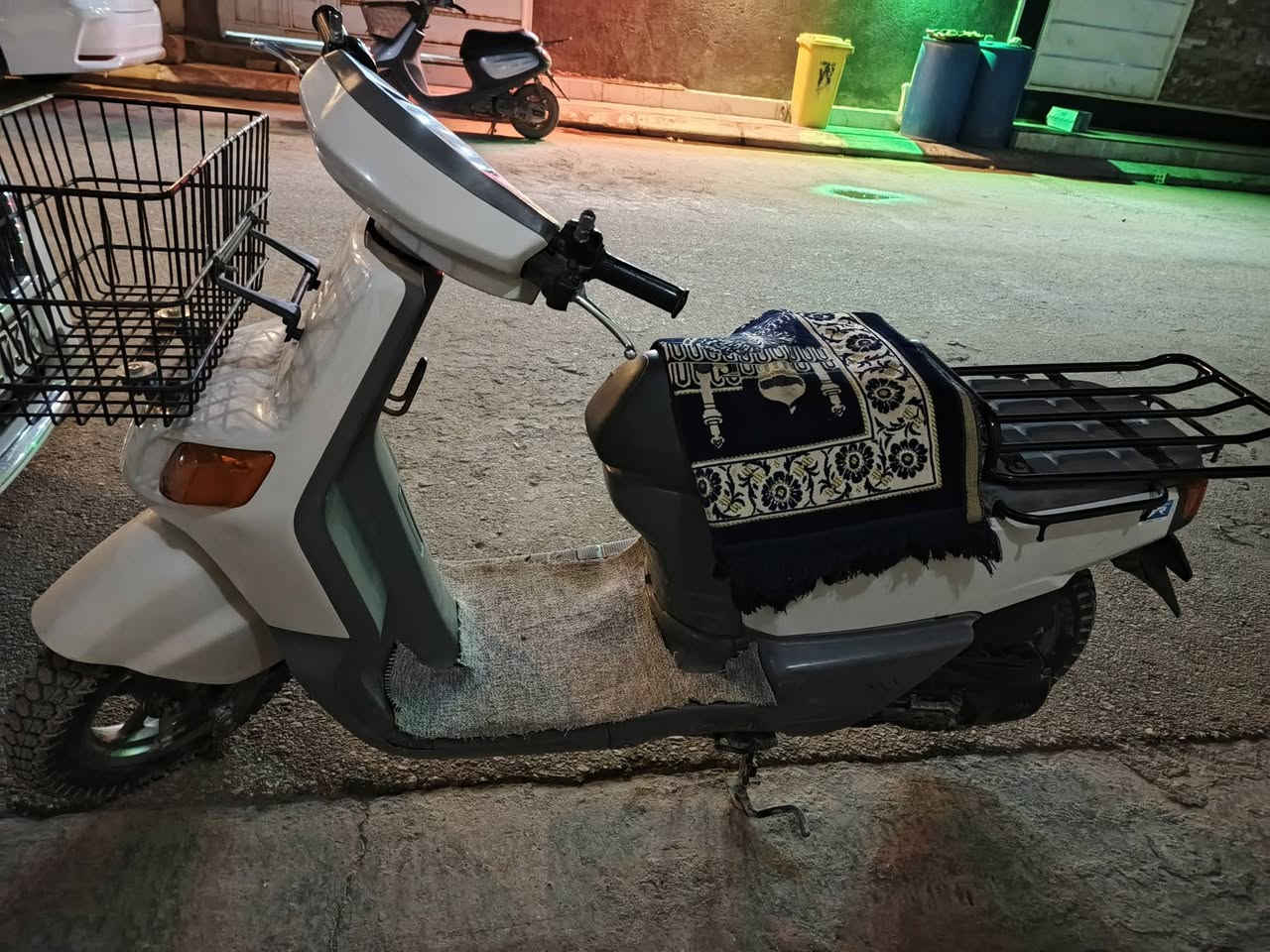 للبيع دراجة بيكم حاويه موديل 2002 برغي مامفتوح بيه مكفولة كفاله عامة
موقع كربلاء حي العباس
للاستفسار الاتصال 
***********
