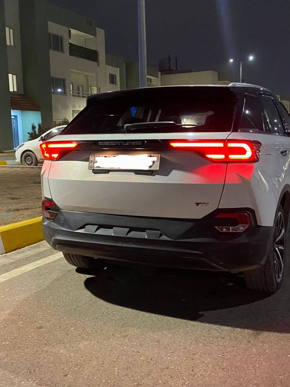 السلام عليكم سيارة بيستون T77 موديل 2023
مواصفات 

بنوراما 

تحكمات استيرن جهتين 

محرك اربعه سلندر 1500توربو 

يولد 168 حصان 

ثلاثه انظمه قياده 

سبورت 

 وعادي

وايكو 

حساسات 360 درجه 

مري شفط كهربائي 

كروس سرعه 

تحديد مسار 

شاشه حجم كبير 

سعر السياره 24 مليون وبيه مجال للشراي 

الهاتف ***********
