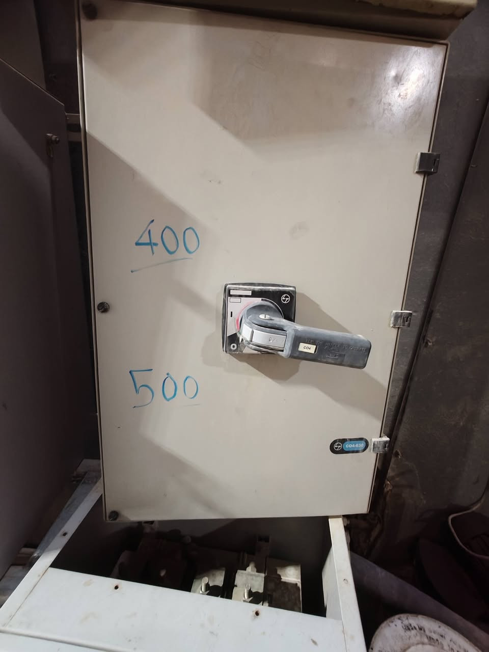 سلام عليكم
جنجات مستخدمات لبيع شي قليل وع فحص
630A
630A
630A
800A
1000A
نجف ***********
