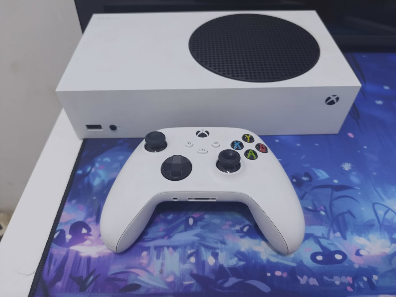 السلام عليكم 
متاح  x box sires s
نضافة 95٪ مساحة 512 
اصدار الجهاز 2023 
جهاز لوك ستيكر ما مفتوح ويا كامل ملحقات اصلية مال الكارتون لا مصلح ولا مبدل جوستك اصلي ما مفتوح حساب بي 5 لعبات + اشتراك گيم باس شهر كامل مكاني بغداد مدينة الصدر ***********
