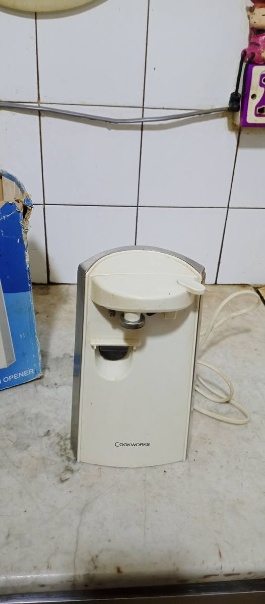 مثرامه يدويه شغاله الثقيل كلهه كامله ب 15
ومكساره كهربائيه مال قواطي ومعلبات وبعد بيهه هواي شغلات تفتح ب 7
رقم الهاتف ***********
