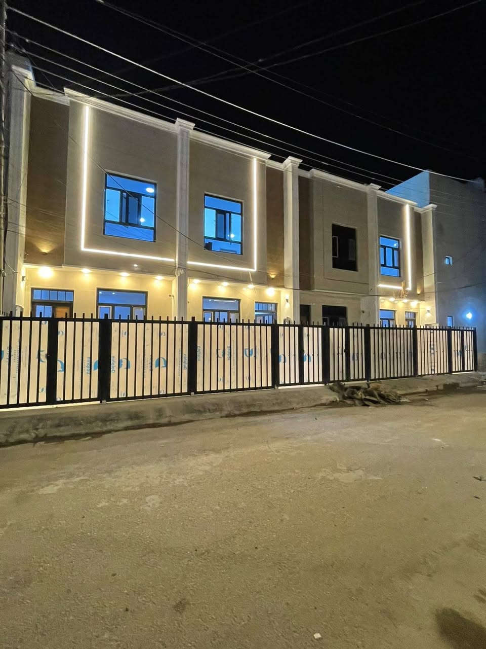 للبيع للبيع 🏠🏠🏠
عروض جديده اتونات مساحه
كل دار ٥٠ متر يوجد بيهن واجهيه ٦ متر ويوجد بيهن واجهيه ٤ متر بناء حديث زيرو متكون من ٣ غرف نوم وحمامين وستقبال ومطبخ ومناور موقع حي الجهاد منطقه الضباط باسعار مناسبه للاستفسار الاتصال على الرقم *********** ويوجد واتساب
*********** ويوجد واتساب
مكتب الرافد للوساطة العقارية
