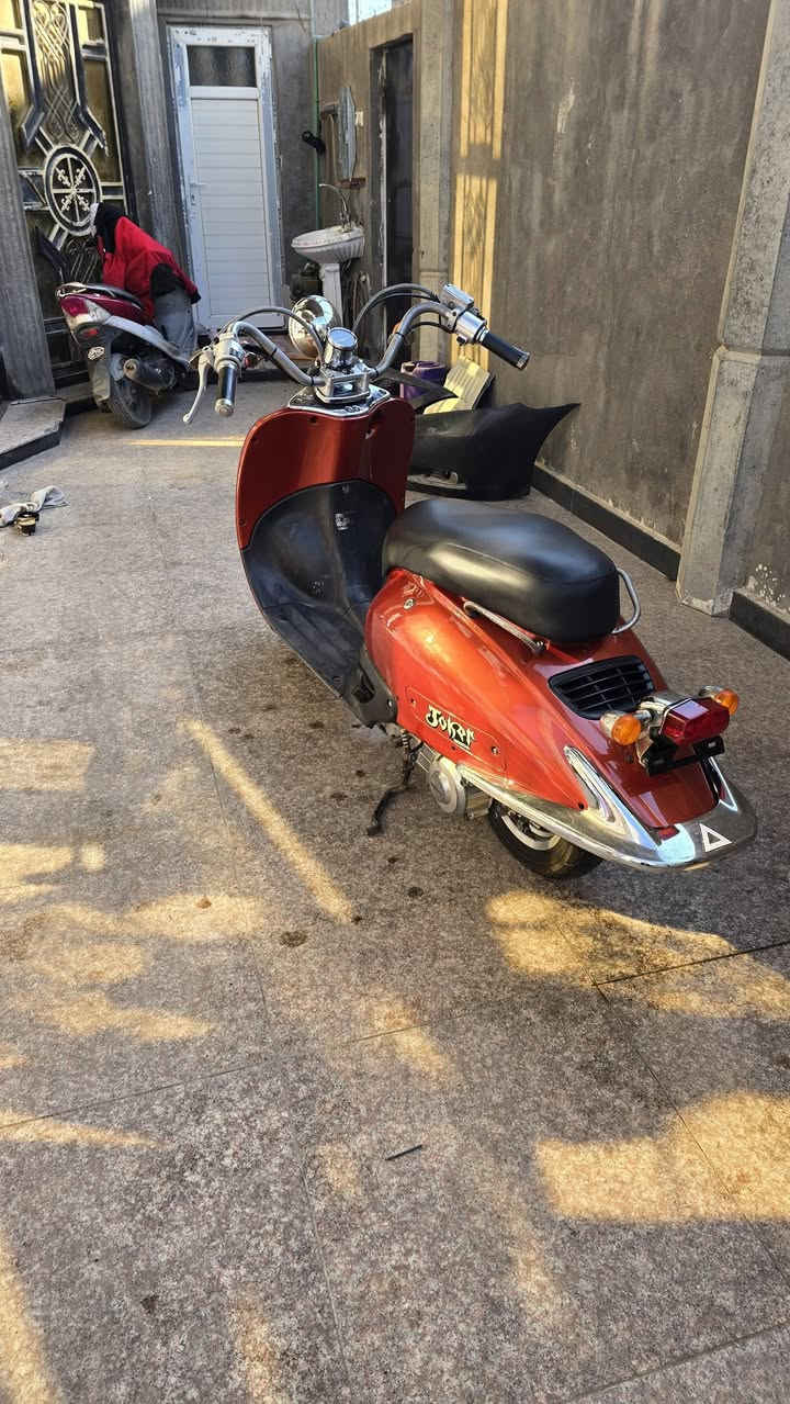 السلام عليكم  عشاق الكلاسك
دراجة هوندا جوكر شادو كلاسك 
دراجة كلش حلوة و نظيفة شوفة عينك و الحقيقة احلا من الصور الدراجة مال رمبة كفالة عامة من اي شي كلشي شغال ماكو شي بيه طافي ومابيه اي نقص دراجة الهة رغابتهة و الهة ناس يعرفونهة الياخذها ربع ما يذب عليهة غير البانزين لان مابيه اي نقص 
مكينة لووك بلباكيت ماشية ١١ الف فقط وكفالة يعني ما مفتوحة فول شلعة و معدل شرط
السعر مليون و 750 وبيه مجال كلش بسيط رجأ المايعرف بيهن لا يكسر بسعرها  مكاني بصرة بصرة للاستفسار *********** واتساب او اتصال
اسف ع الاطالة بس للتوضيح
