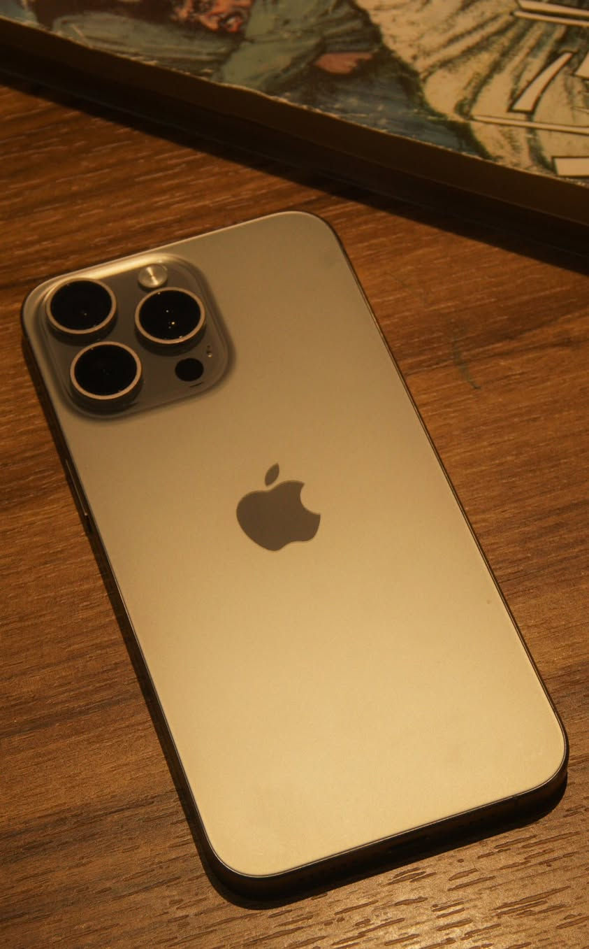 السلام عليكم
Iphone 15 pro max 
البطارية: 89
المساحة: 512
اللون: سلڤر
النظافة: التلفون نظيف ما مفتوح ولا مبدل اي شي ولا بيه شخوط 
مكاني كربلاء
السعر:مليون ومية وخمسين الف 
للتواصل واتساب فقط رقمي:
***********

