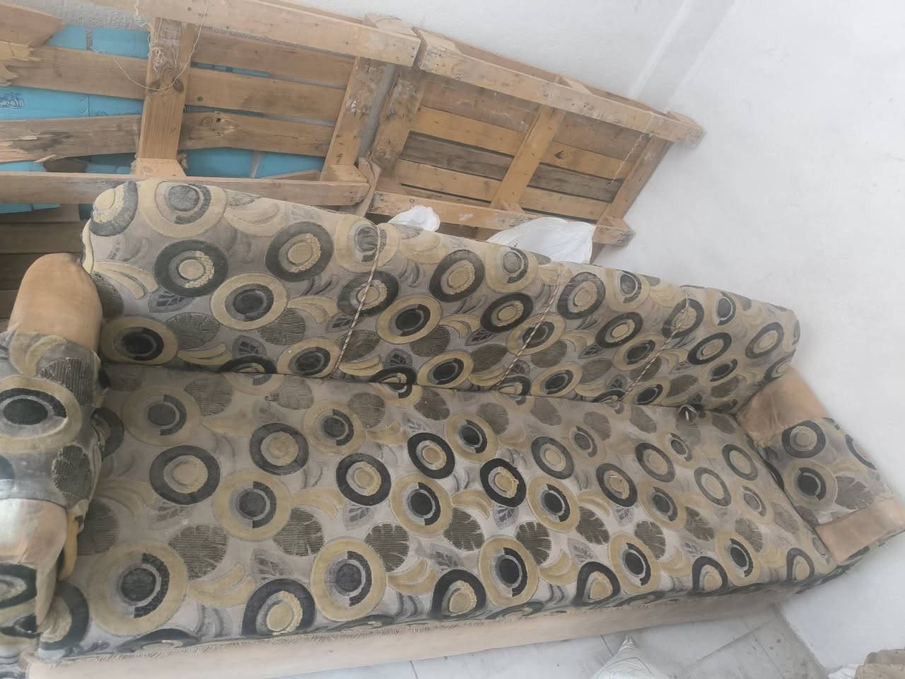 قنفات 2 للبيع
مناسبات عوزهن ترتيب شويه 
***********
