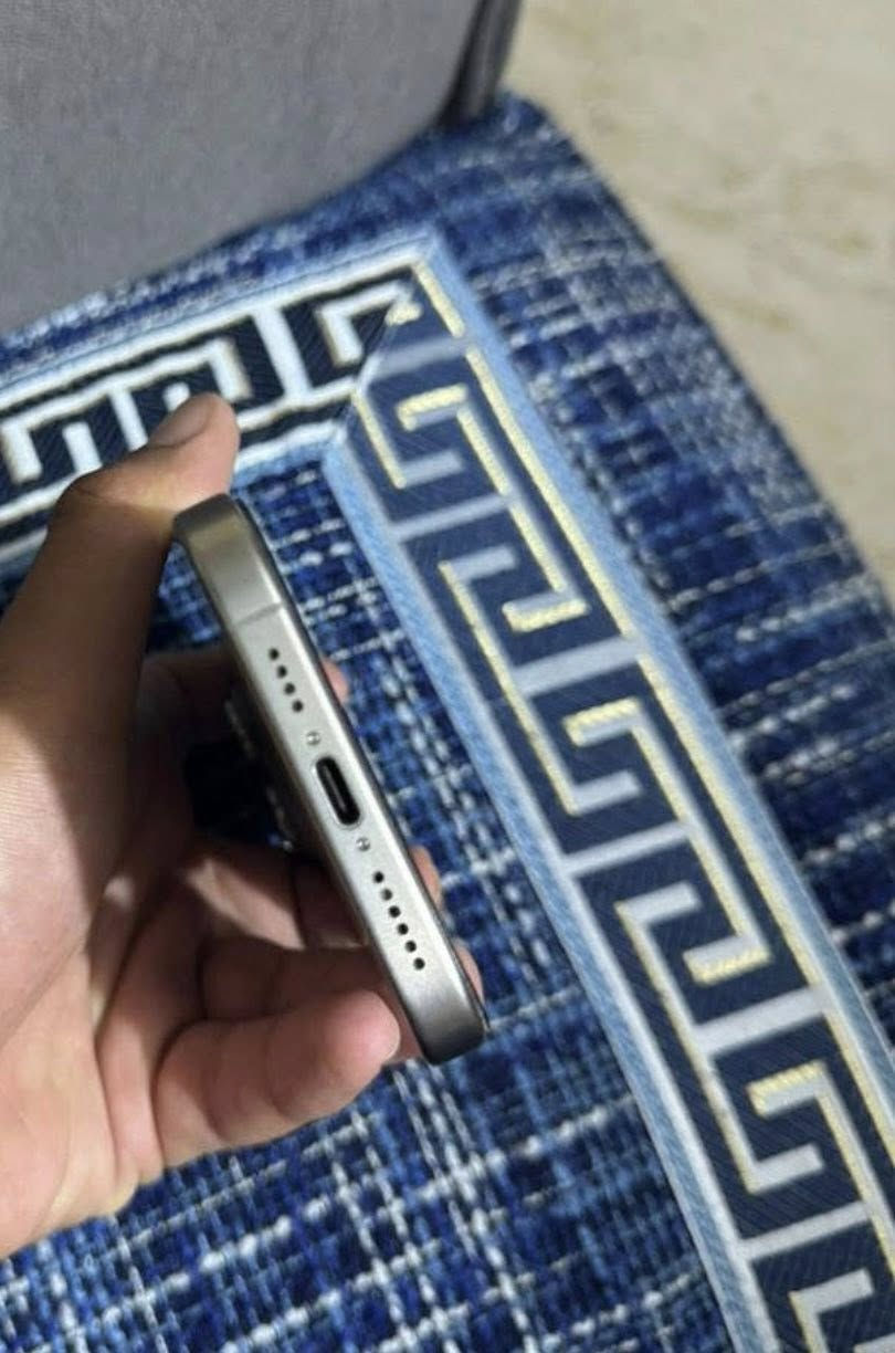 آيفون 15 بر ماكس 🔋83جهاز بدل شاشه جديده وكاله جهاز نضيف ما بي شخط سعر 850 بكاني كوت داموك ***********
