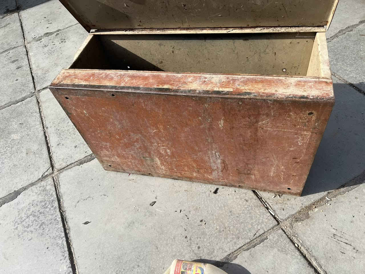 اللبيع صندوق ثقيل  المكان بغداد ***********
