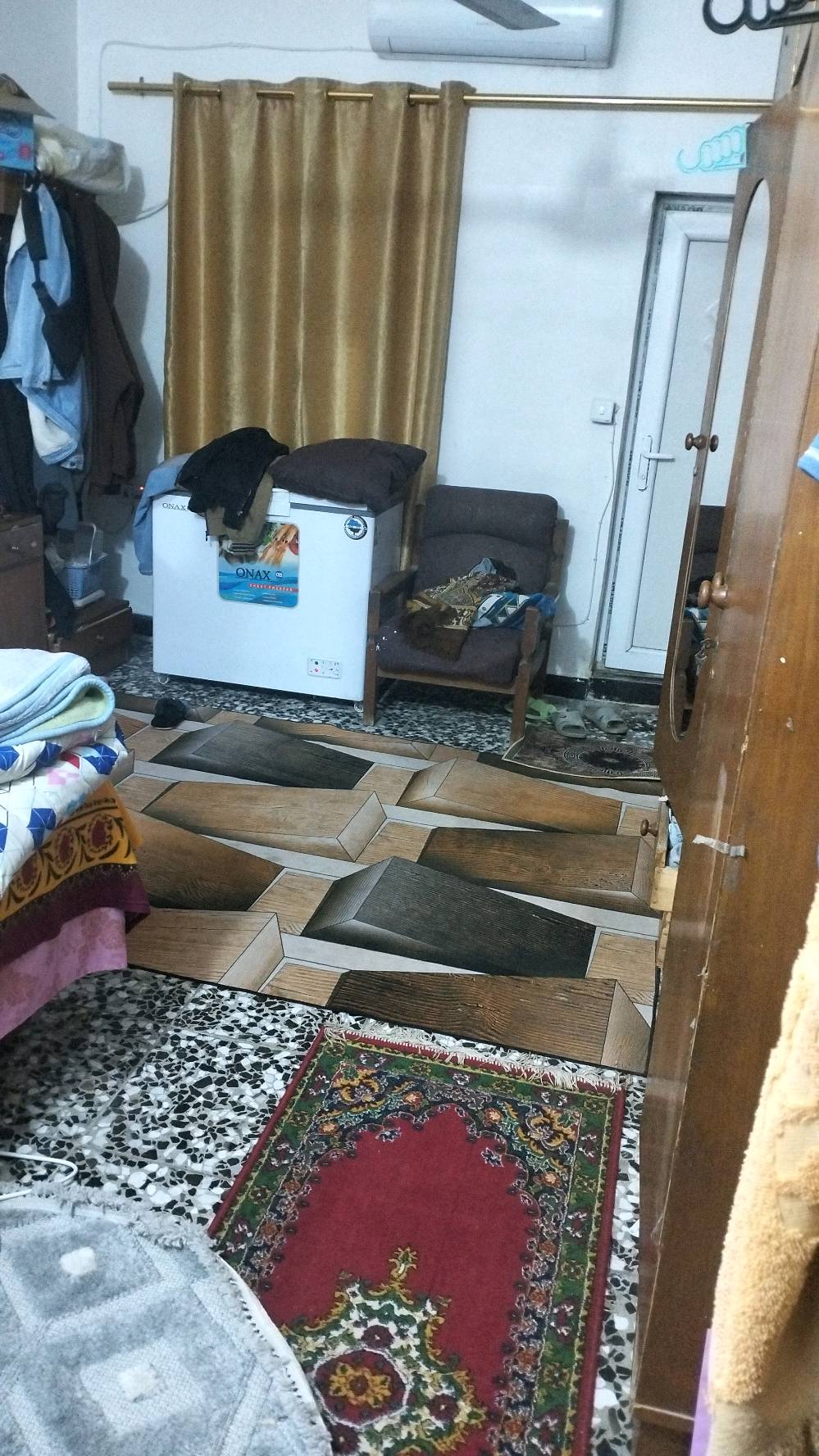 بيت للبيع 80م 3غرف نوم 3حمام وصاله ومطبخ ومخزن كبير بالسطح شهداء البياع مقابل مدرسة شهداء الحرية