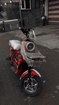 دراجه شحن لبيع سعره ٣٥٠ الف و بيه مجال بصيط الدراجه كلشي ما ناقصه و مكاني بغداد العامريه شارع المنظمه الرقم ***********
