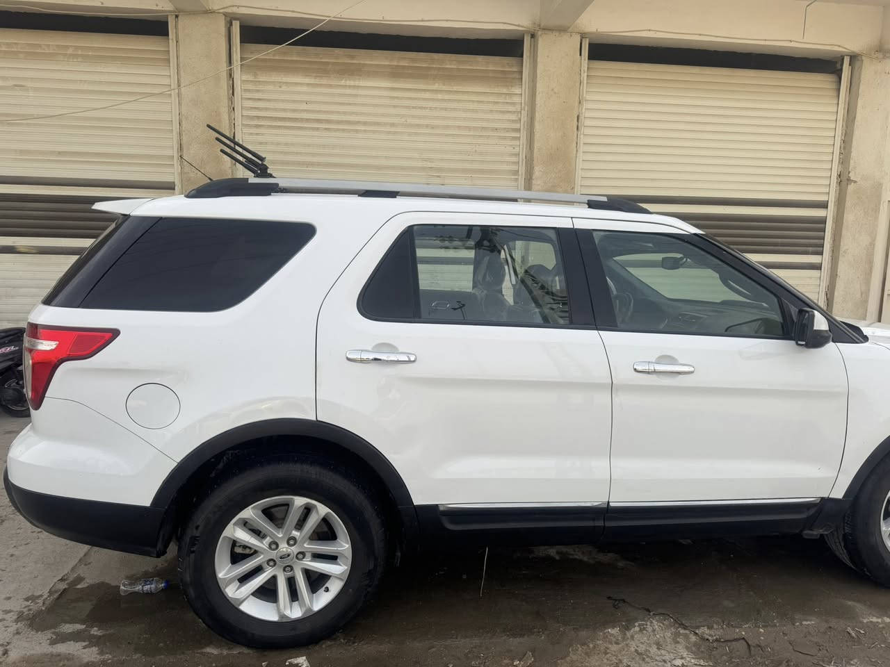 اكسبلاور موديل 15 بسمي رقم دولي تحويل مباشر وارد امريكي جاملغ وبنيد تبديل ولباقي كفاله سياره جديده ماشيه 100 الف  كير ومكينه وحداده كفاله حجم المكينه 3500 سته اسرندر 7 راكب تبريد 3 قطع سعرها 137 وبيها مجال امراوس حسب القناعه مكاني ناصريه سوق الشيوخ الشراي يتصل ويدلل. ***********
