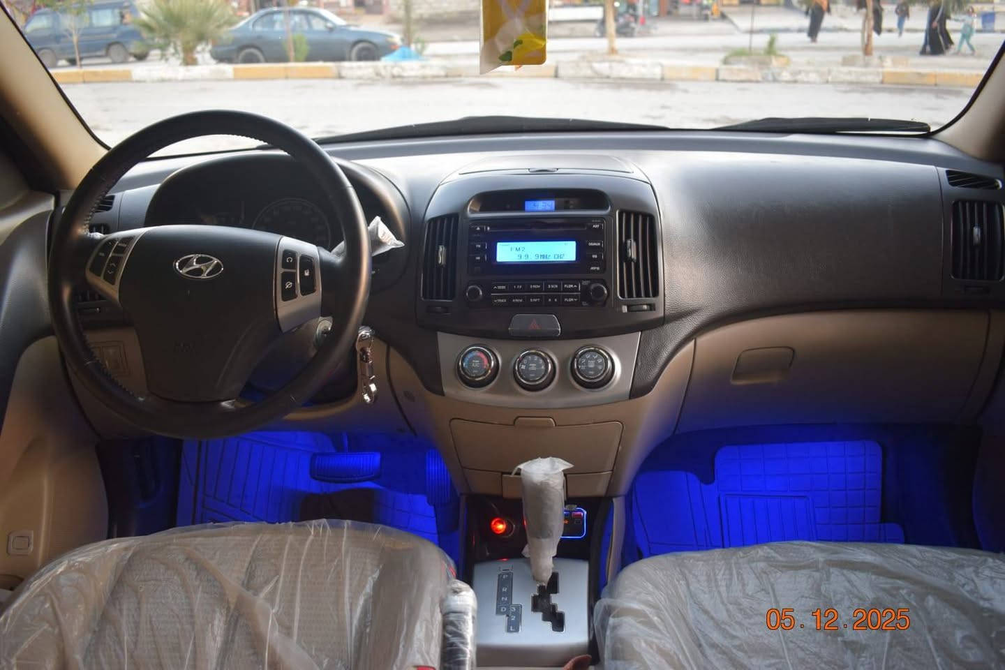 سلام عليكم للبيع انتره مقدس موديل 2011 لون ابيض رقم دهوك جديد هزه جديده محرك شرط كير شرط ضرر فقط قبغ صندوق بببدون دواخل شرط شرط بجم كبس الباقي  كفاله عامه سعر 122 وبيها مجال عنوان موصل رقم الهاتف ‏‪0771 859 5681‬‏
