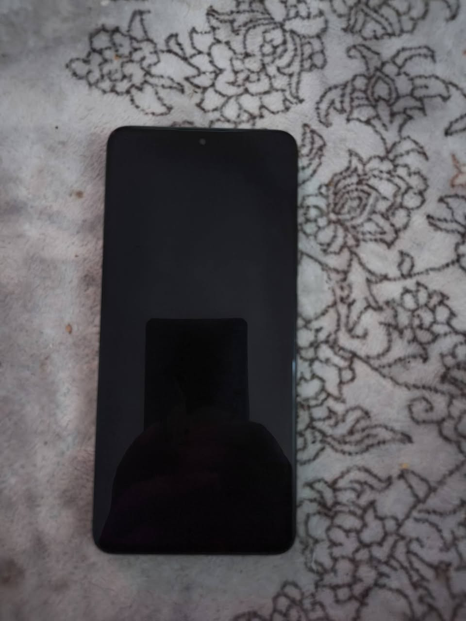 بوكو x6pro 5g 
ذاكرة 512 
نضافة 90%
السعر 250 وبي مجال بسيط 
مكاني بغداد الرشاد 
ملحقاتة الشاحنة الاصلية والكارتون
***********
