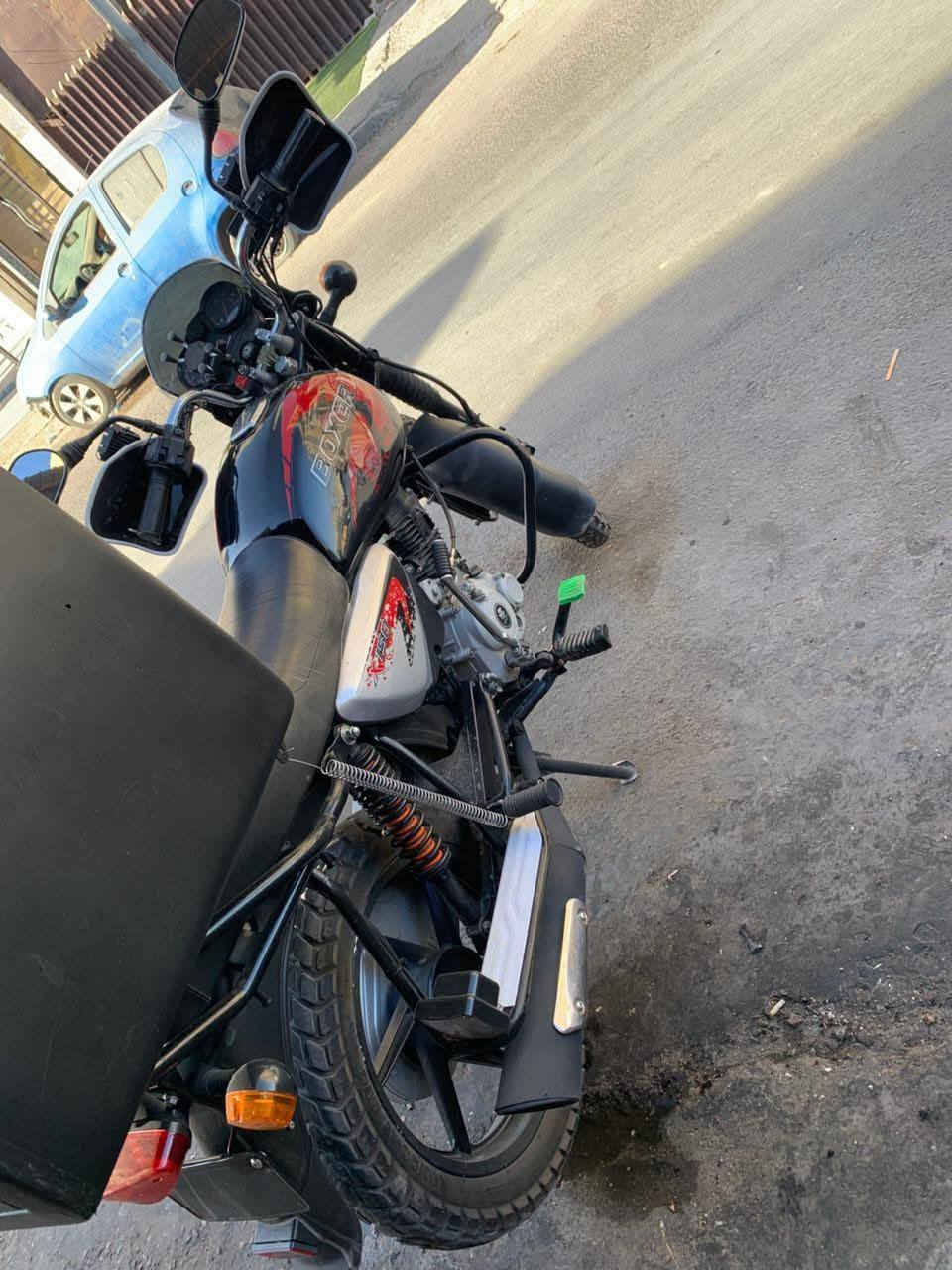 للبيع
بوكسر ٢٣ مرقم 
دراجه نضيفه 
بلادي ممفتوحه 
برغي ما ناقصها 

السعر 2000وبيها مجال 
متوفر فقط واتساب 
***********
