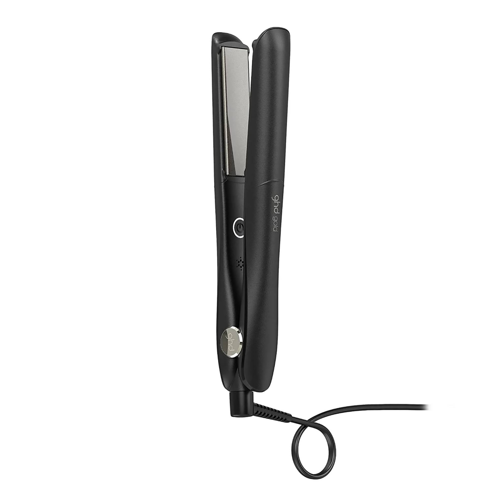 جهاز تصفيف وفرد الشعر الذكي ghd platinum+ professional smart styler باللون الأسود. يُعد هذا الجهاز من الفئات الفاخرة والأكثر ذكاءً في تجفيف وفرد الشعر لحمايته من الحرارة العالية وثبات التسريحة.

تقنية Ultra-zone التنبؤية: تتعرف على سمك الشعر وسرعة التصفيف لتعديل الطاقة والحرارة تلقائياً.

درجة حرارة ثابتة: يعتمد حرارة مثالية موحدة تبلغ 185 درجة مئوية (365 فهرنهايت) لحماية الشعر من التلف وتغير اللون.

مستشعرات Infinity: تقيس الحرارة بمعدل 250 مرة في الثانية لضمان توزيع متساوٍ للحرارة عبر الألواح.

تصميم مرن (Wishbone hinge): مفصلة مصممة بشكل مريح لمنع تشابك أو سحب الشعر أثناء الحركة.

إغلاق تلقائي آمن: يتوقف الجهاز عن العمل تلقائياً بعد 30 دقيقة من عدم الاستخدام لضمان الأمان الكامل.

جهد كهربائي عالمي: يعمل بتوافق كهربائي مرن يتيح تشغيله في أي مكان حول العالم.

متوفر دفع عن طريق ماستر كارت✨
📍ديالى-خانقين -امام عباس
📍مجاور عيادة دكتور سرمد وصالون ليدي وان 
متواجدين كل يوم من ساعة ٥ الى ١١ ليلاً 
متوفر توصيل جميع محافظات العراق🚙

للحجز السريع ‭٠٧٧٣ ٥١٤ ٥١٩١‬ 

#ترند#اكسبلور#جهازكاويةتكسيرالشعر #العراق#اجهزة
