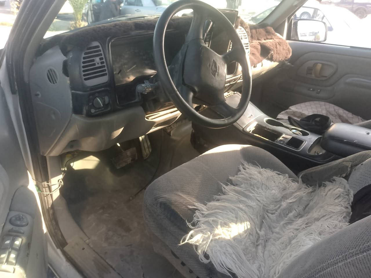 موديل 1993ميكنه بلاد كير بلاد لا تنفيس ولا تبخير نعمه سياره رقم دولي مدور ثاني يوم كهربائيات كلها شغاله حدادية جديده سعرها 35وبيها مجال ‏‪***********‬‏
