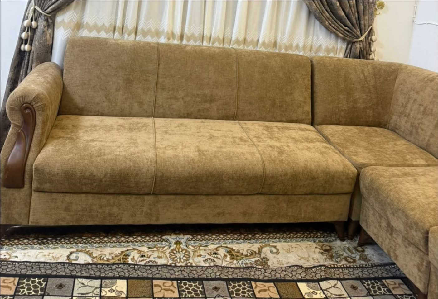 السلام عليكم تخم ديوان 10 مقاعد جديد مجرد ضرر بلقدم جهه وحده 
للاستفسار  ***********

