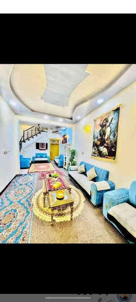 يا الله بيت 100 متر  البيع  طابق ونص مجمع بيتي الثاني قريب على الشارع 60 مال مقابيل مجمع الاميرات المجمعات سعره 75 بي مجال طابو صرف سند حر يتكون من ثنين غرف صاله فوق وجوه  مطبخ حار وبارد استقبال صحيات عدد ثلاثه   طابوق جمهوري صب كونكريت الاستفسار***********
