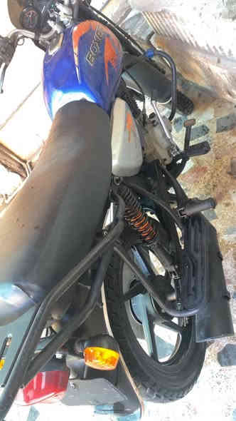 السلام عليكم 
شباب بوكسر بدون اوراق اكفلهة من السرقه مديل 22اي نقص مابيهة دراجه تخبل محرك مامفتوح ابد 950 بيهة مجال عنوان بغداد جديده 
***********
