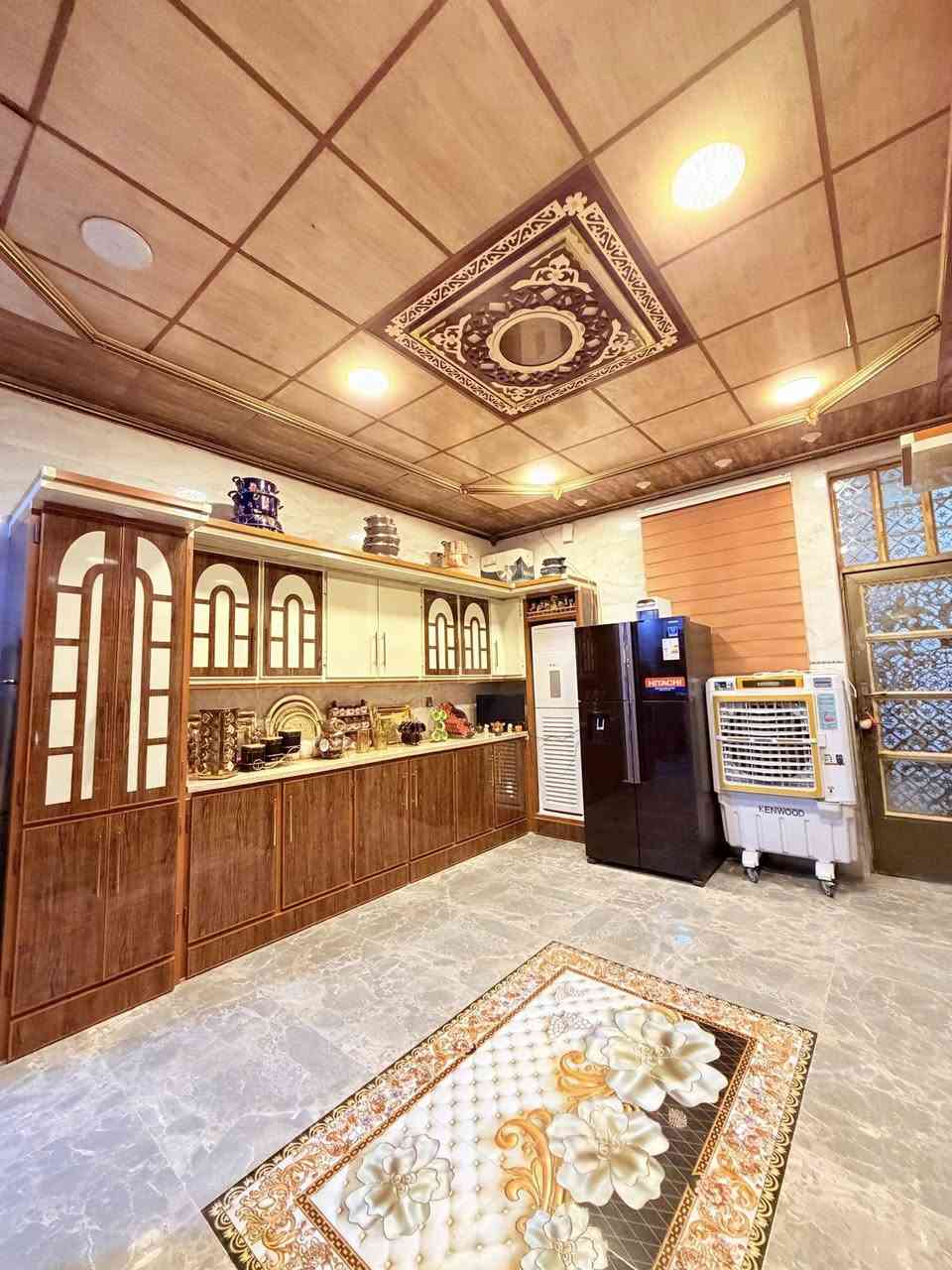 دار للبيع
القادسيه شارع ابو عقرب 

المساحه 300 متر
وجه 10متر ونزال 30 متر

بناء 2022
طابقين مغربي وسقوف ثانويه 
غرف نوم 5  // 2 من الغرف سويت كامل
استقبال مطبخ
مجاميع صحيه  عدد 6
شارع الكدام البيت ١٥ متر

وبسعر مناسب 

للاستفسار الاتصال
***********
