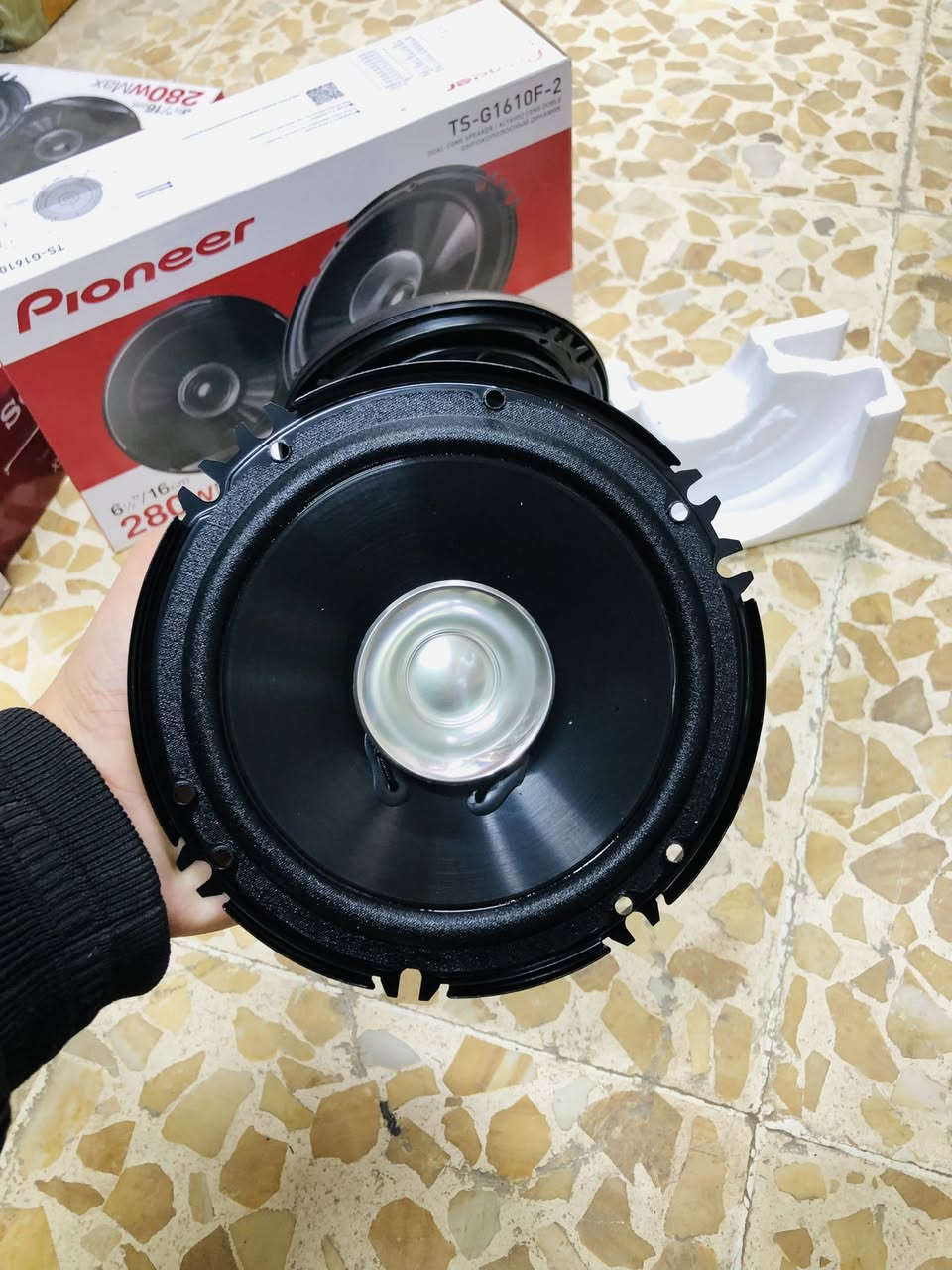 سماعات بايونير حجم 6 انج

اصلي فيتنام 280  واط

35 الف

***********
