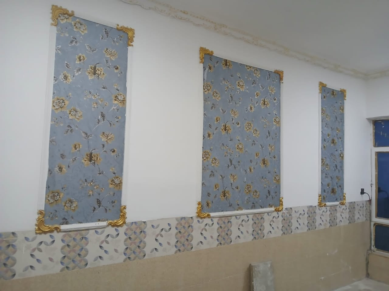 بيت للبيع مساحتة 100م يحتوي علي طابق الاول غرفه واستقبال مطبخ وخدمات طابق ثاني غرفه وبيتونه سندويش أرضية البيت مرمر مكانه حي السلام نوع السند أصفر للإستفسار الاتصال ***********
