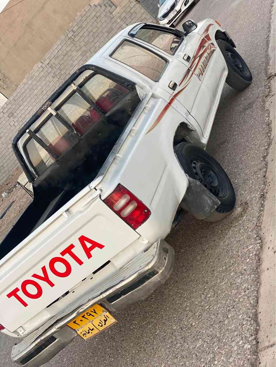 فاو ٢٠٠١ 
رەقەم سلیمانی
بەشەرتی گیرومەکینە 
تەقەو رەقەی نیە بی مەسروف
سەیارەکەبەجوانی ماوەتەوە
*********** كالار, السليمانية
