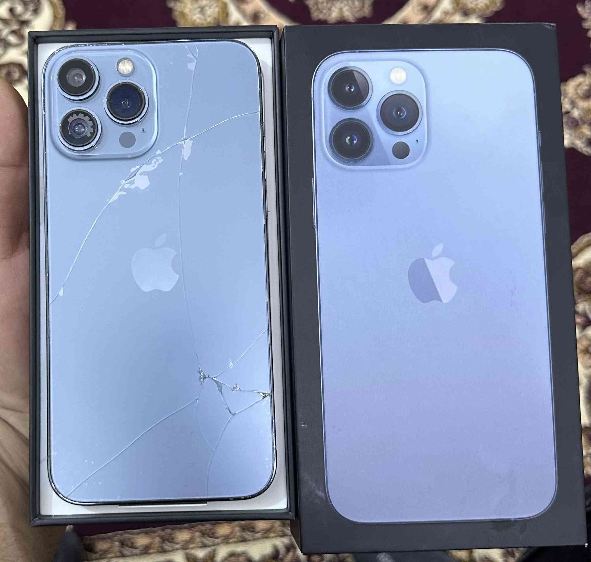 سلام عليكم 
ايفون 13برو ماكس على ايدي 
شرق اوسط  بطارية 73
ذاكرة 256
ظهر مكسورمثل ماموضح بصورة  وشاشة مبدلة فقط 
السعر 515الف وبي مجال 
مكاني بغداد حي الجامعة 
***********
