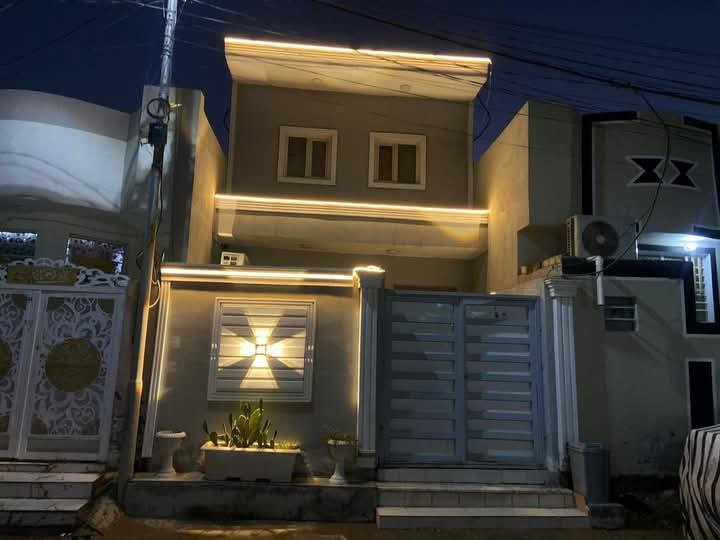 السلام عليكم
السعر 75
بيت للبيع طابو زراعي 
 قرار25مشمول  بالتطويب 
شغل درجه اولى اشراف مهندس
نضام تركي بورسلين سيراميك  اسباني
 شارع المطحنه مقابيل قرية الغدير عامود ٢٨٢ شارع تبليط
يبعد عن شارع عام 200متر ثالث شارع  خدمات ماء كهرباء محوله فقط الشارع وطني خطين مولده ذهبي ٢٤ساعه كابينات للكهرباء انترنت ضوئي 
مساحة ١٠٠متر م 
٣غرف نوم وحده طابق ارضي و٢صغيرة طابق ثاني 
صاله كبيره 
حديقة 
حمامات غربي وشرقي عدد ٢
البيت صب مركزي بناء مهندس لبخ ٣مراحل جص سمنت بياض ارضيه ٣مراحل سيراميك اسباني  مغاسل تركي  ارضيه اسباني جميع ابواب تركي يباع مع الاثاث او من غير اثاث للتواصل رقم واتساب واتصال
***********
ابو رقية
