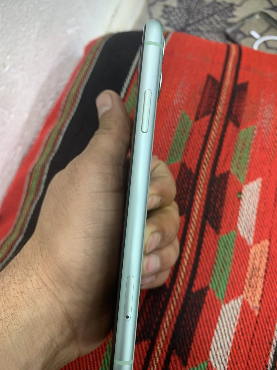 آيفون 11 العادي بس لي بل شاشه الخط مامفتوح جهاز نظيف بطاريته 72  سعره 150 بيه مجال ***********
