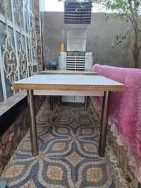 ميز طعام • مستعمل • حي المشتل