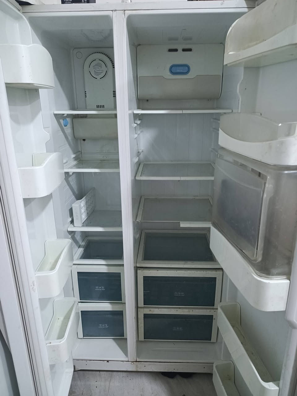 سلام عليكم ثلاجه ام بابين نوعيه زينه نضيفه كلش شرط فحص محتاج وريد بيعه سعره 150وبيه مجال شراي مكاني ناصريه مركز
