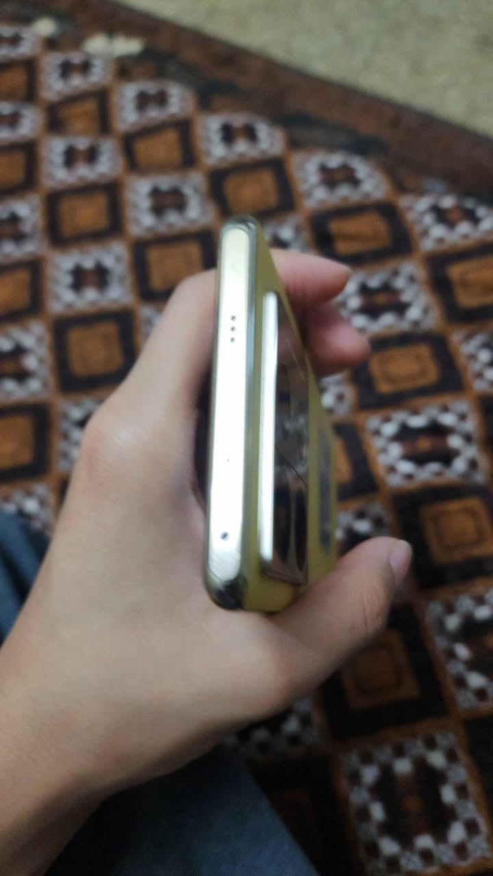 جهاز انفينيكس زيرو نوت 40 برو كل عيب مابي فقط الاثر الشفاف كما موضح صوره لا ماياثر على اللمسه او الرؤيه 
ذاكره 256 كيكا ورام 12 

الشاشة: من نوع AMOLED بحجم 6.78 بوصة، تدعم معدل تحديث 120Hz لتجربة تصفح وألعاب سلسة.

الكاميرا الخلفية: دقة عالية تبلغ 108 ميجابكسل مع مثبت بصري (OIS)، وكاميرتين إضافيتين بدقة 2 ميجابكسل.البطارية: سعة 5000 ميلي أمبير

 سعره 175 الف وبي مجال


**إذا كنت صاحب هذا الإعلان وتريد حذفه لأي سبب، رجاءا أرسل رسالة إلى الدعم الفني**