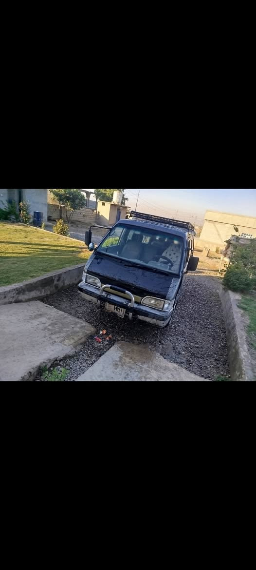 كيا بستا شغاله السعر 20 وبيها مجال رقم نينوى 
موبايل ***********
