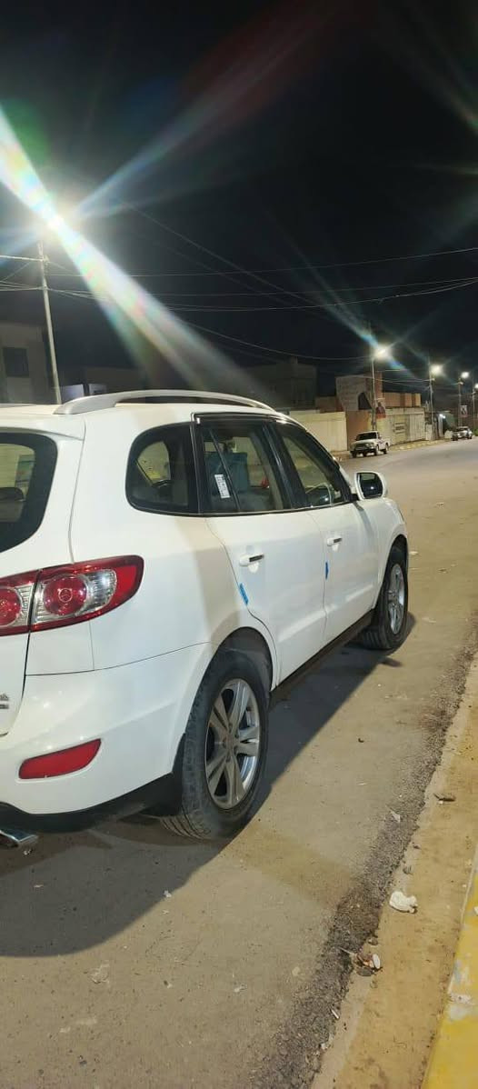 سنتافي
2011
خليجي 
لون ابيض 
سلايت 
محرك سته 3500
سبعه راكب 
ثلاث قطع تبريد 
بيها ضرها نص باب النفر
بيها مجال 
اتصل علئ الارقام 
***********
***********
مكان سياره موصل ناحية زمار
