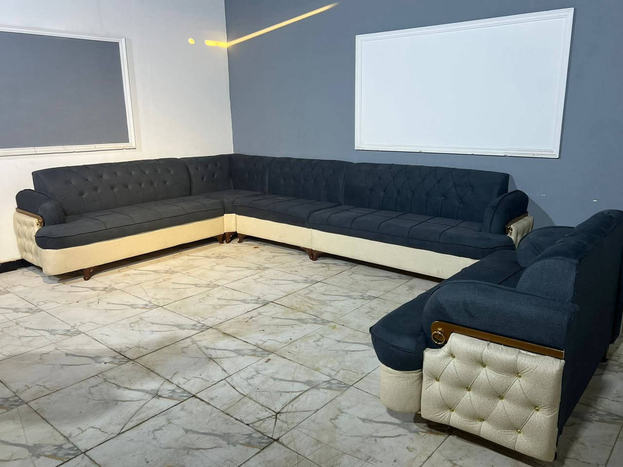 ديوان كامل 11 مقعد 

💥شغلنه يختلف عن غيرنة 💥

 ⭐⭐ ديوان كامـــل بسعـــر مغري  ⭐⭐

     🎁 مع هدية 4 كوشات  🎁

              11 مقاعـــــــد 
 قنفه ثلاثيه عدد 2
قنفه ثنائيه عدد1
قنفه ثنائيه منفصله 1
قنفه زاويه عدد 1

          مواصفات التخم 
مقعد بلوك اسود بلاويد
خشب جام روسي
اسفنج مميز ضغط عالي طبي
قماش قديفة تركي ثقيل 
ارجل التخم عظم عاج ضد الكسر 

متوفر توصيل داخل بغداد والى جميع المحافظات بأسعار مناسبة 
للاستفسار الاتصال على الرقم
***********
العنوان بغداد الشعب حي الانتصار
*********** وانساب
#ملاحظة التجهيز جملة ومفرد
