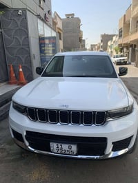 اخوان جيب كراند شيروكي موديل 2023 للبيع السيارة على ايدينة استخدام شخص...